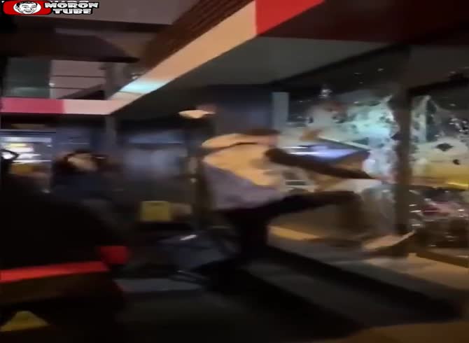 Video :During pro-Palestinian demonstrations in Turkey, Mac Donald's was looted